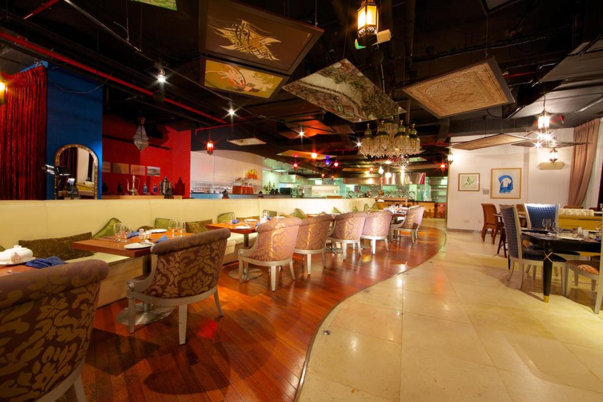 Tamani Marina Hotel & Apartments Dubaï Extérieur photo Interior of a restaurant in the mall