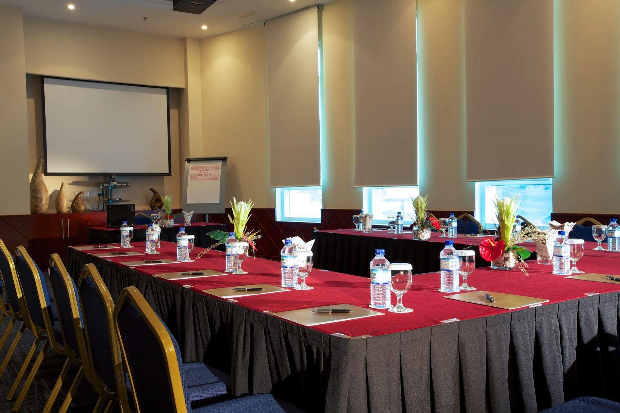 Tamani Marina Hotel & Apartments Dubaï Extérieur photo A meeting room at the hotel