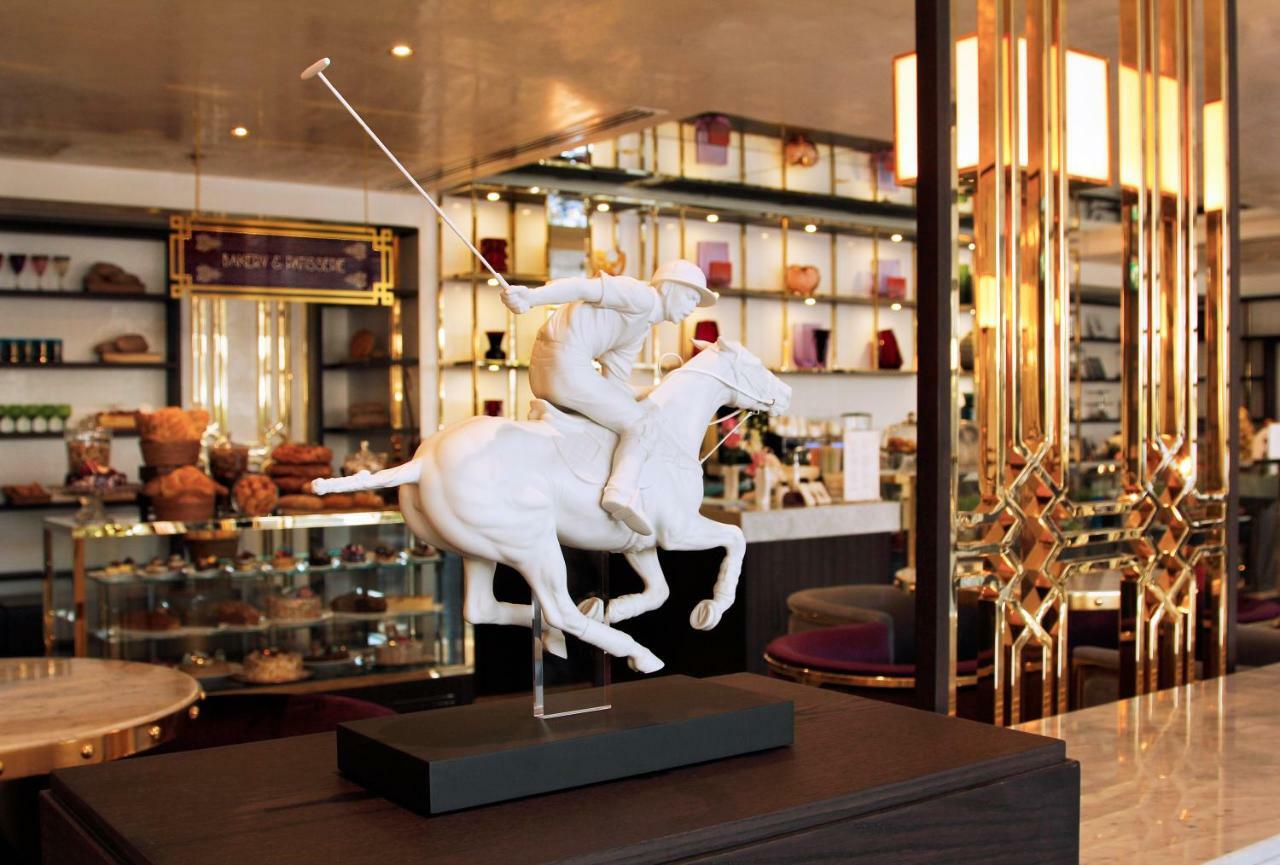 Tamani Marina Hotel & Apartments Dubaï Extérieur photo Polo player sculpture